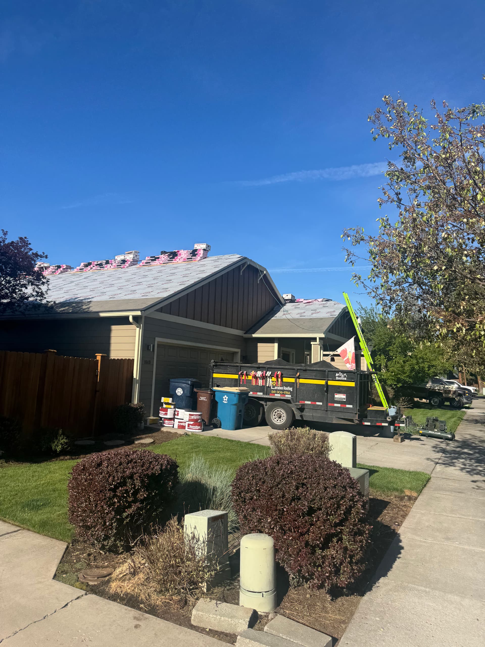 Gallery photos for Full Roof Replacement in Sisters with Owens Corning TruDefinition Shingles: Image #1